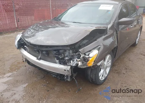 2015 Nissan Altima 2.5 Sv z USA, uszkodzony, nr VIN 1N4AL3AP5FC160171